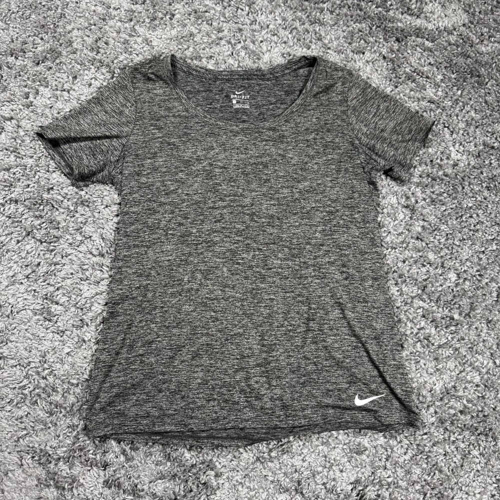 Gray Nike Dri-Fit short sleeve shirt in a L